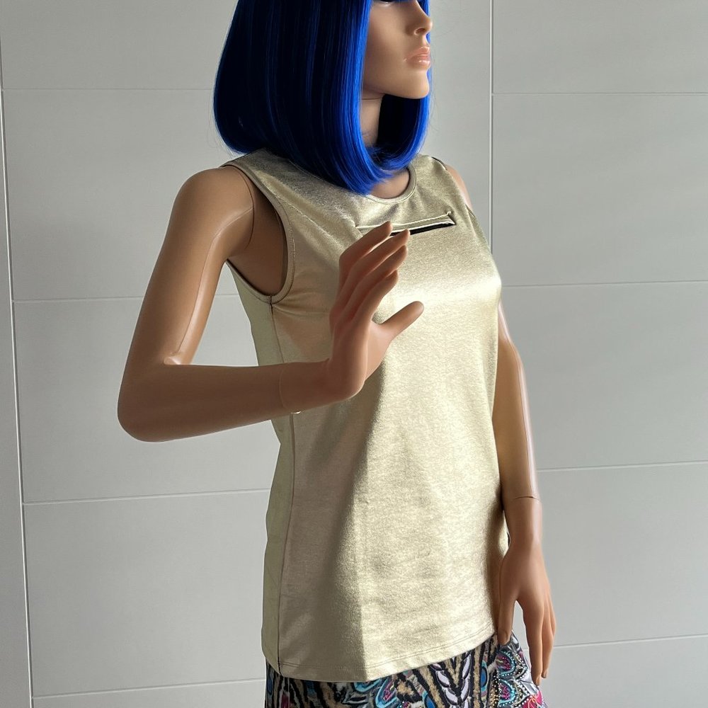 Metallic top